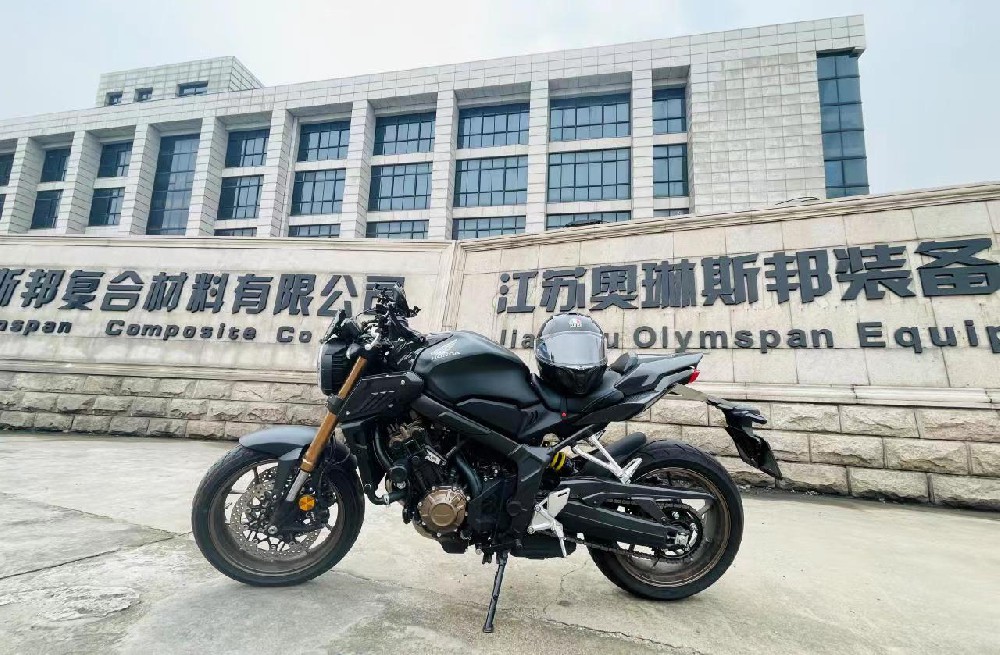 奧琳斯邦全套制作碳纖維摩托車及配件，歡迎咨詢！#碳纖維#摩托車